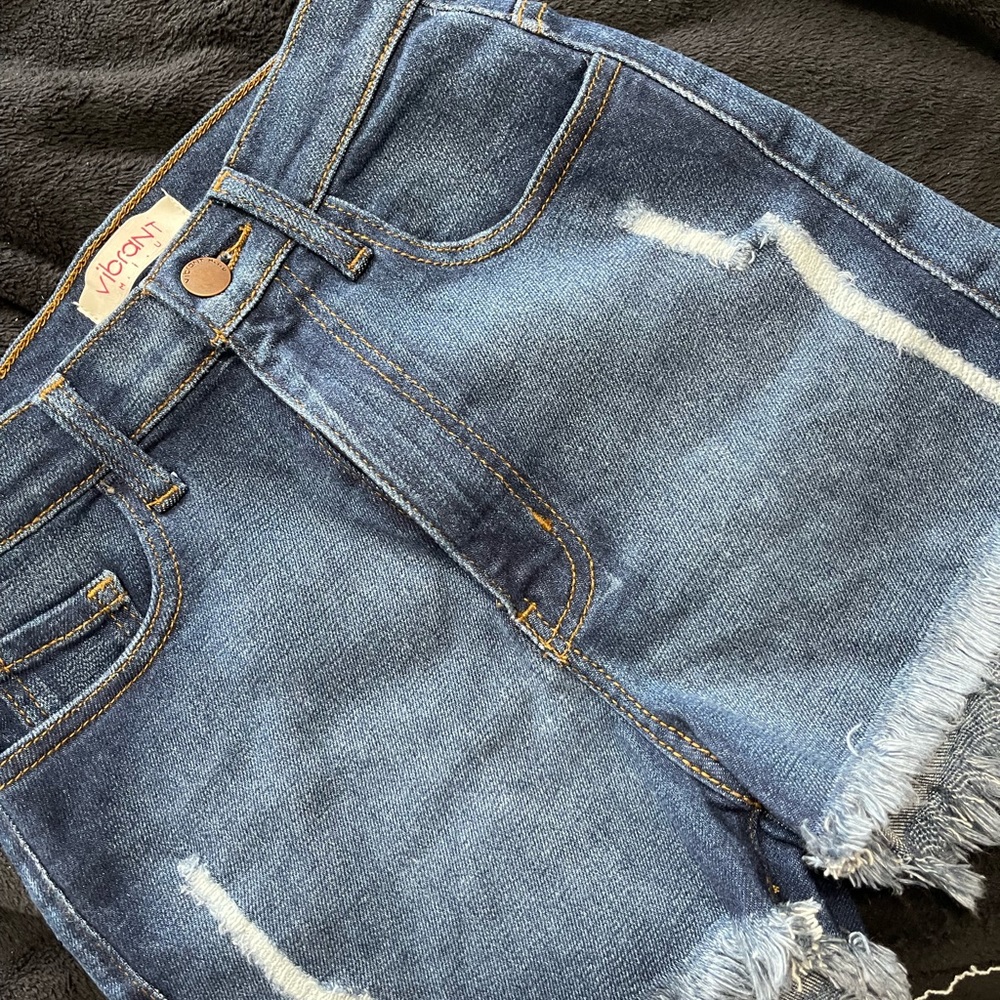 Vibrant dark wash shorts